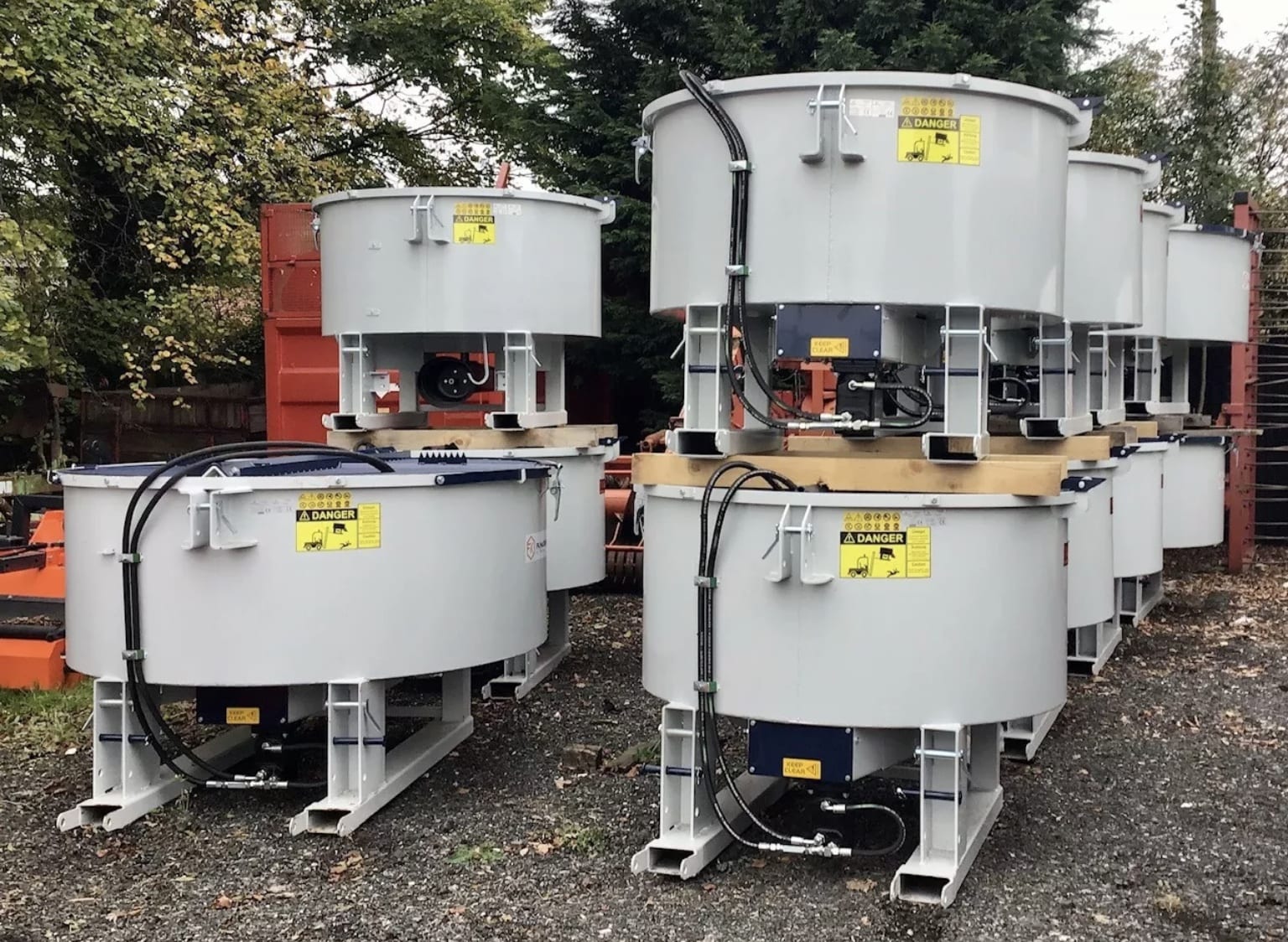 TRACTOR MOUNTED HYDRAULIC DRIVEN PAN MIXERS BORDER PLANT SALES LTD