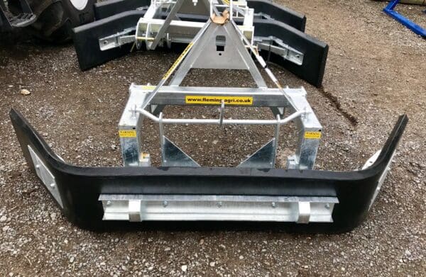 Fleming Flexi All Rubber Scraper Galvanised Finish - Image 2