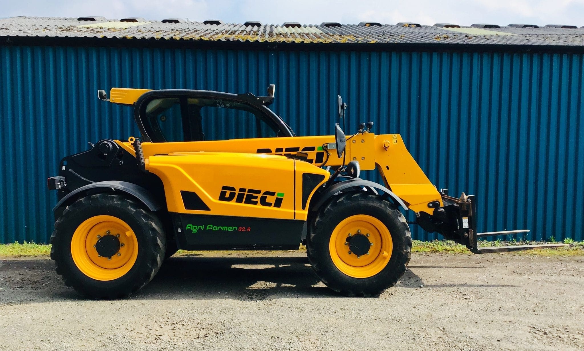 Read more about the article The Ultimate Guide to Dieci Telehandler Attachments
