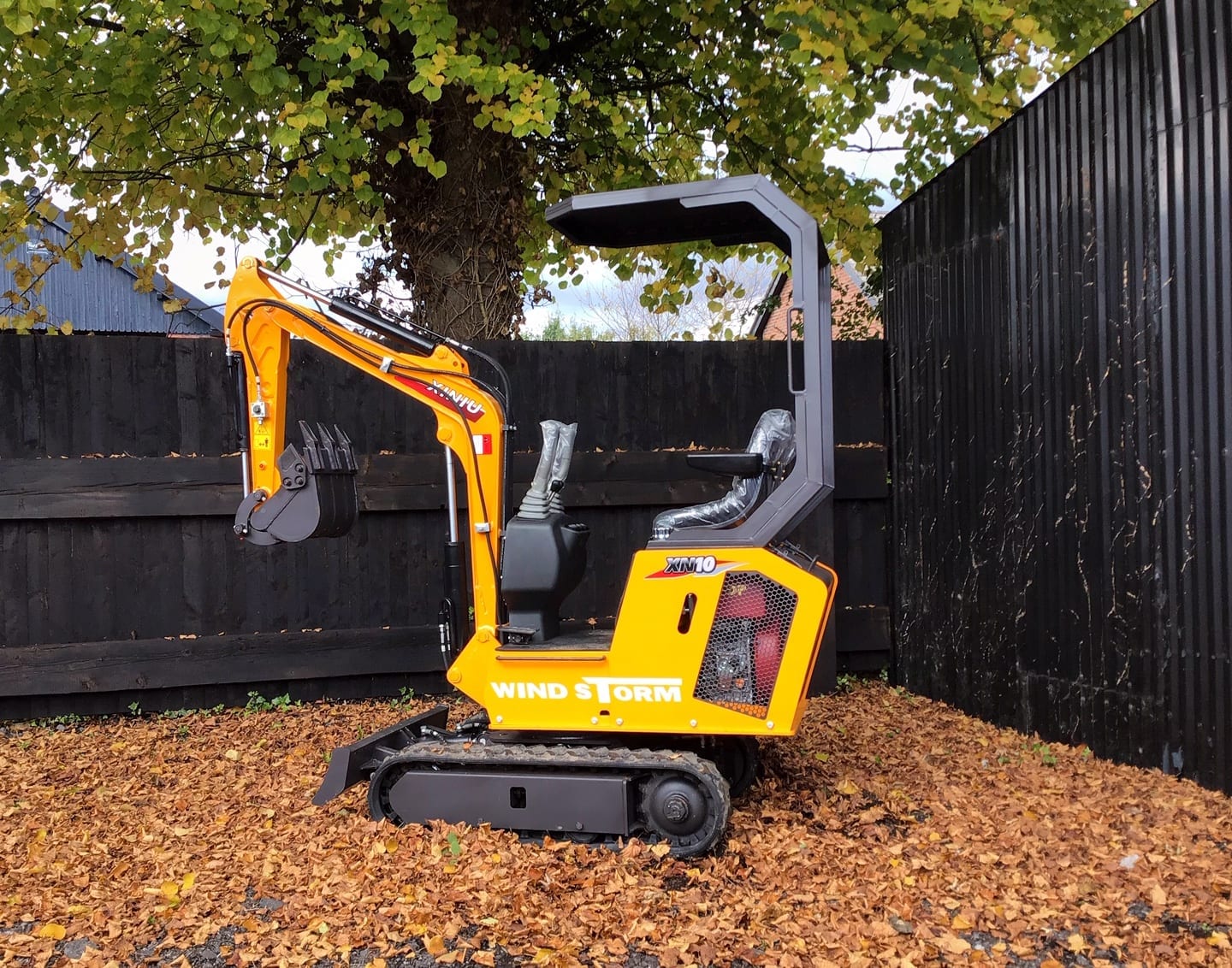 RHINOCEROS XN10 WIND STORM MINI DIGGER / EXCAVATOR BORDER PLANT SALES LTD
