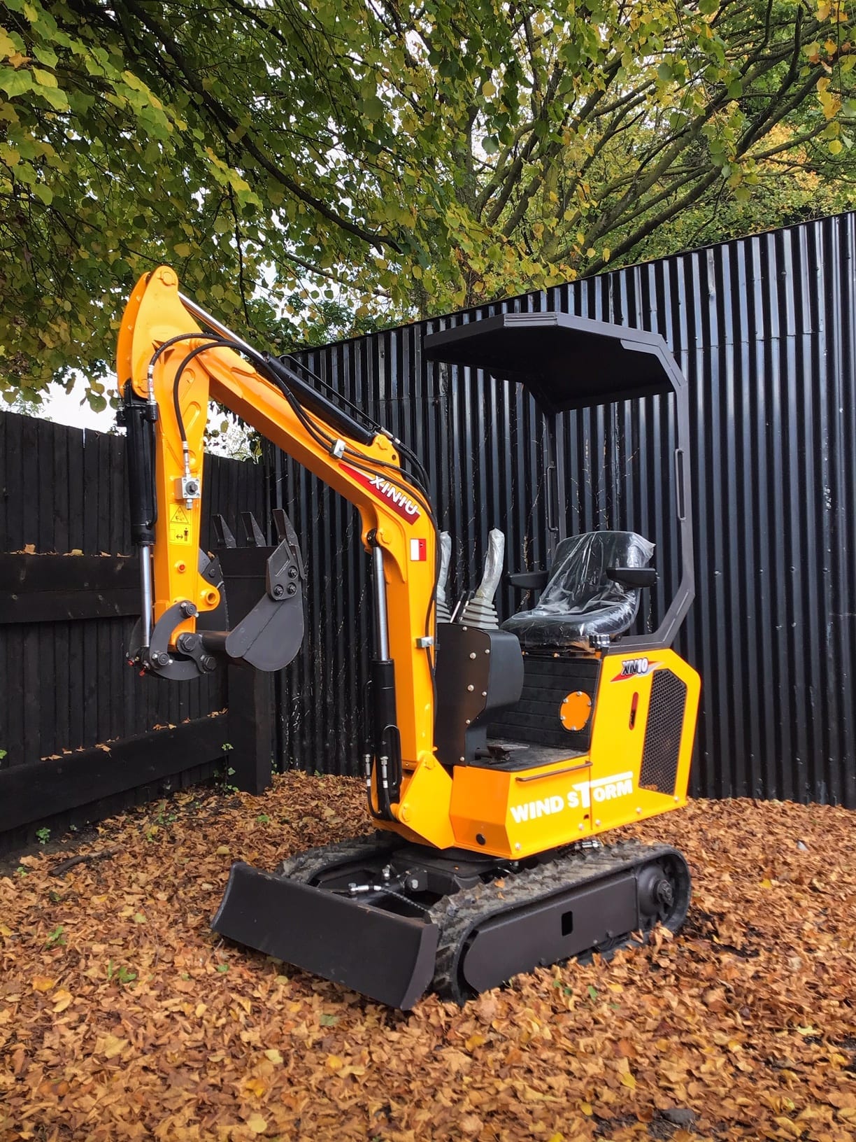 RHINOCEROS XN10 WIND STORM MINI DIGGER / EXCAVATOR BORDER PLANT SALES LTD