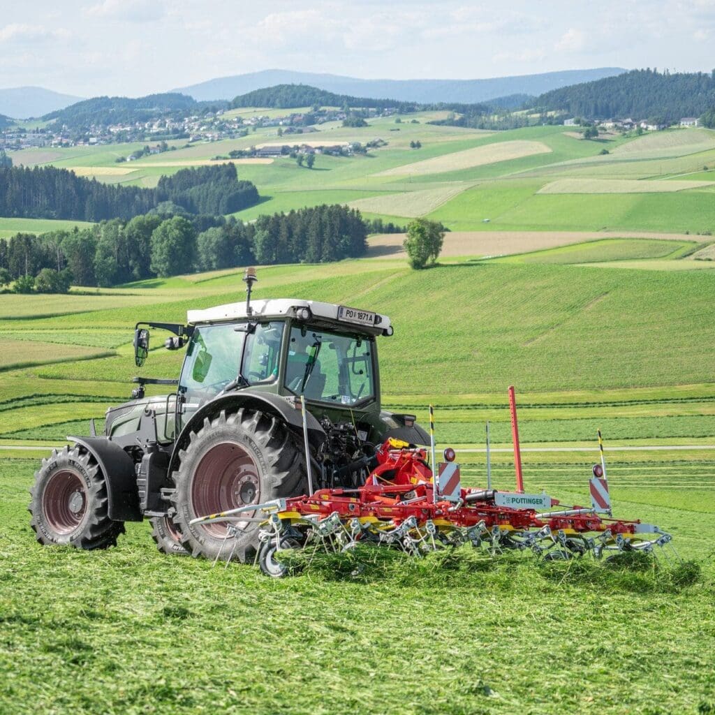 Pottinger Hit 6.61 Tedder – Precision 6-Rotor Design for Optimal Forage Quality