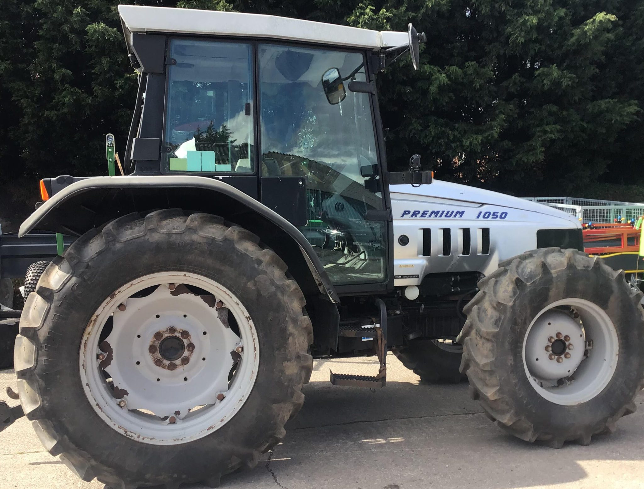 Premium 1050 Tractor