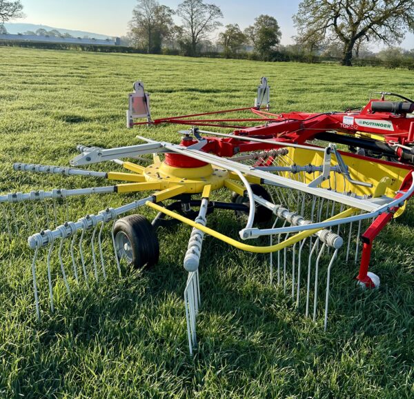 Pottinger Top 612 Mounted Rake - Exceptional Maneuverability and Advanced Performance for Premier Forage Quality - Image 5