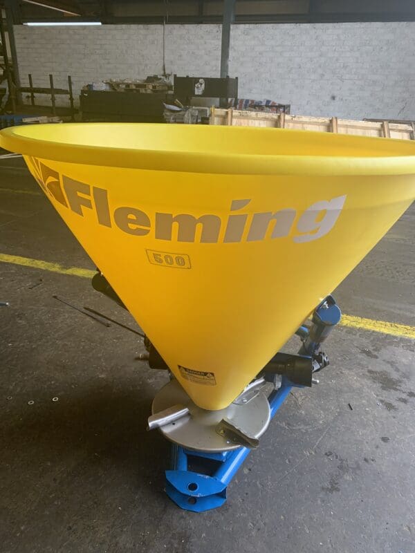 Fleming Plastic Hopper Fertiliser Spreader - Image 4