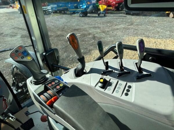 McCormick X6.415 Tractor - Image 8