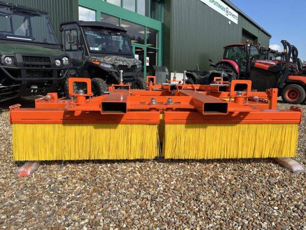 Pallet Fork Yard Brush - Image 3