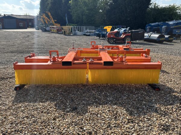 Pallet Fork Yard Brush - Image 2