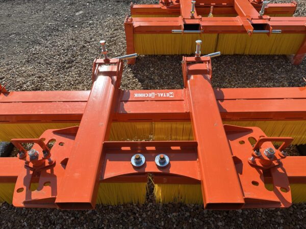 Pallet Fork Yard Brush - Image 4