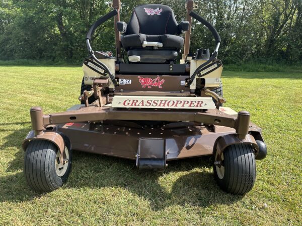 Grasshopper Mower 400D-61" Deck - Image 3