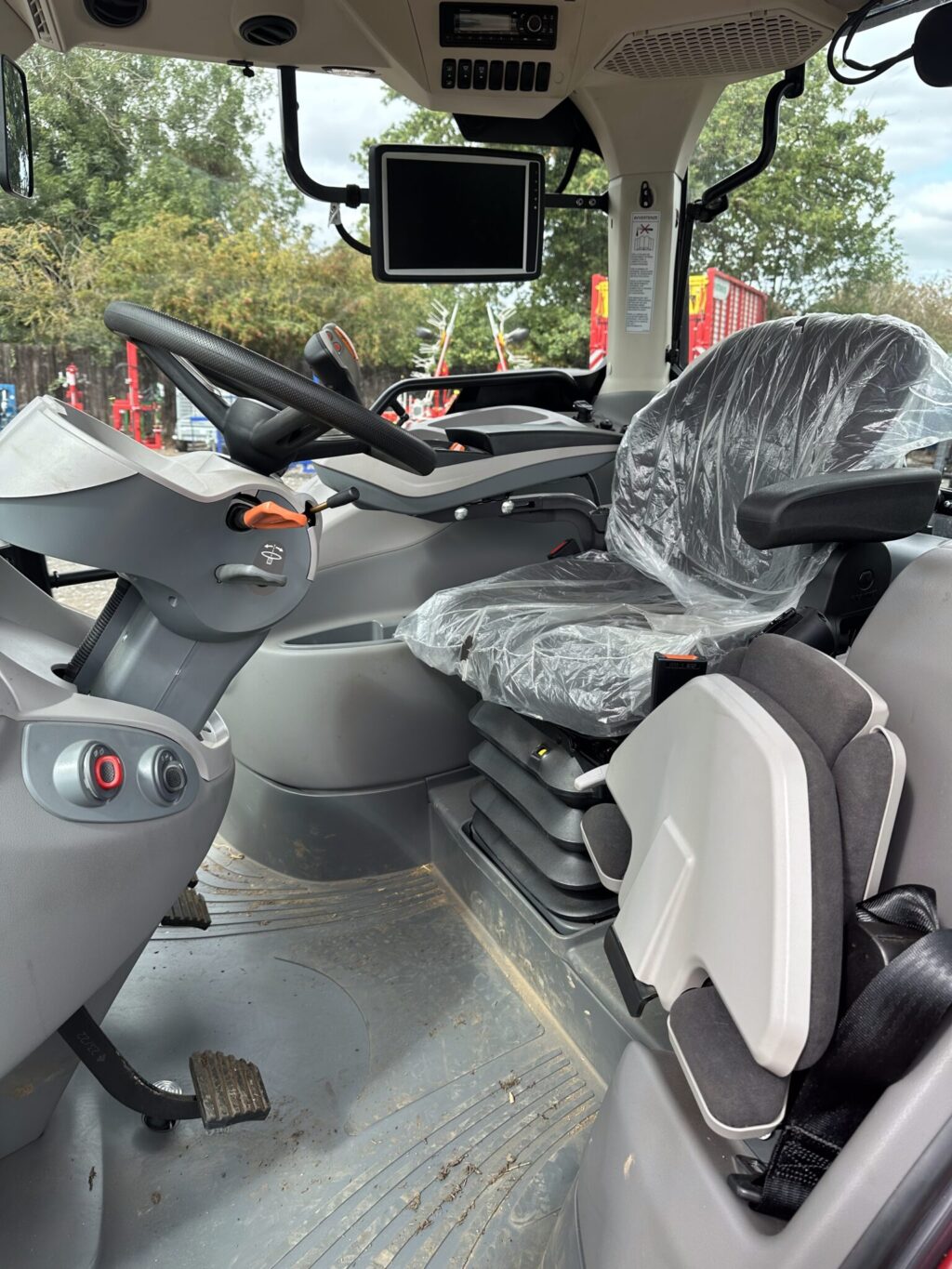 McCormick X6.413 Tractor - Image 8
