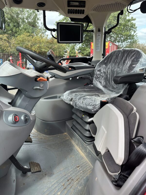 McCormick X6.413 Tractor - Image 8
